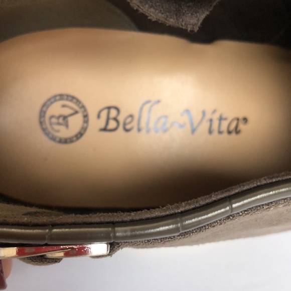 Bella Vita Esther Gray Pointed Toe Side Zip Top Suede Ankle Boots size 10W - Picture 13 of 14